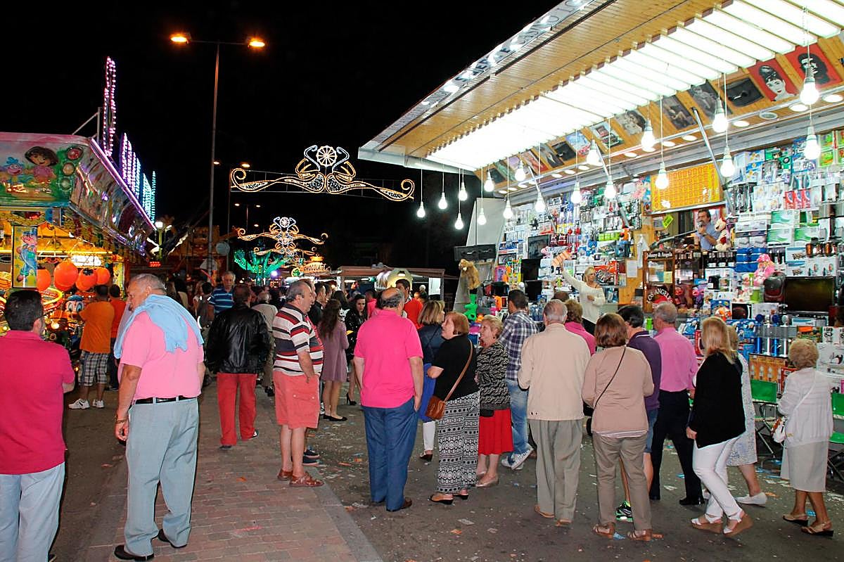 Público en el recinto ferial que se instala cada año en la zona del Paseo de la Estación.