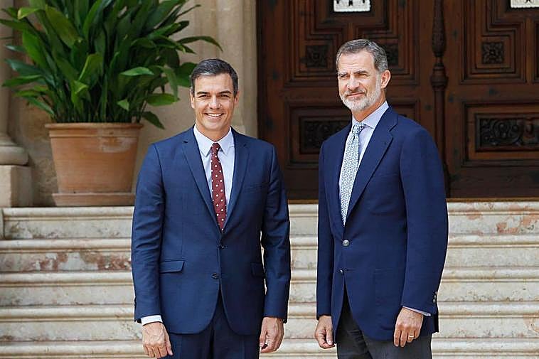 Pedro Sánchez y el rey Felipe VI, en Marivent