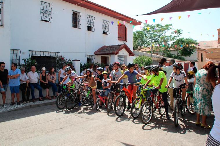 Las carreras de cintas es una de las actividades festivas más tradicionales de La Vellés.