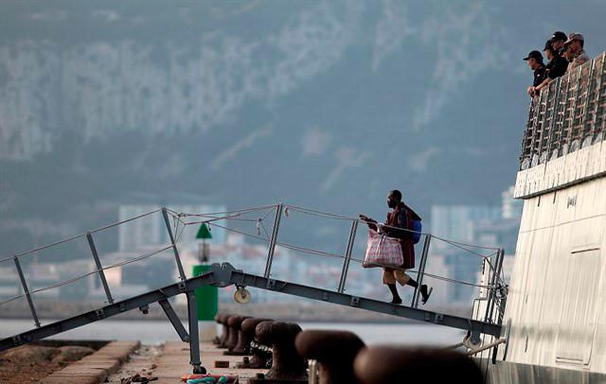 El buque ‘Audaz’ de la Armada, a su llegada a Cádiz.