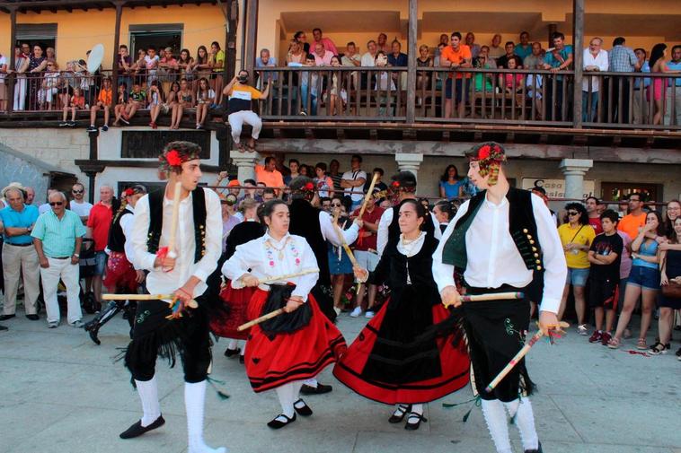 Tampoco ayer faltaron las danzas en honor a San Agustín.