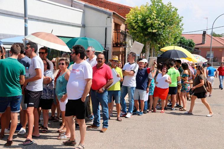 Villaflores reparte 800 raciones de paella en el último día de fiestas