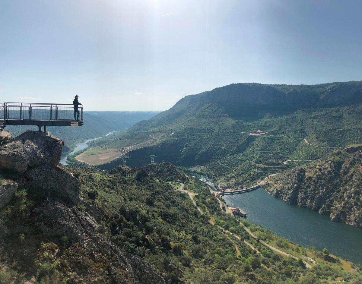 Mirador instalado sobre Las Arribes del Duero este mismo año.