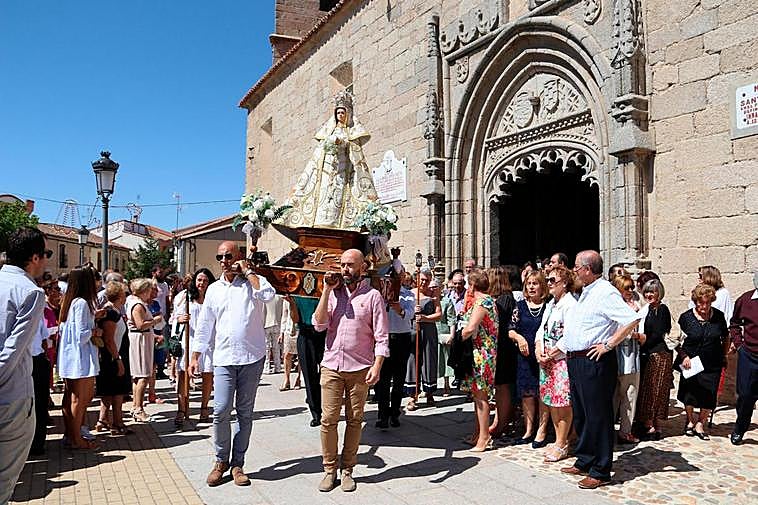 Macotera honra a la Virgen de la Encina