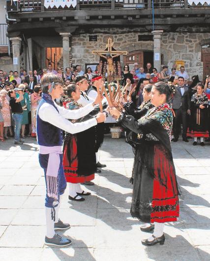 Los jóvenes de San Esteban danzarán de nuevo en honor del Cristo.