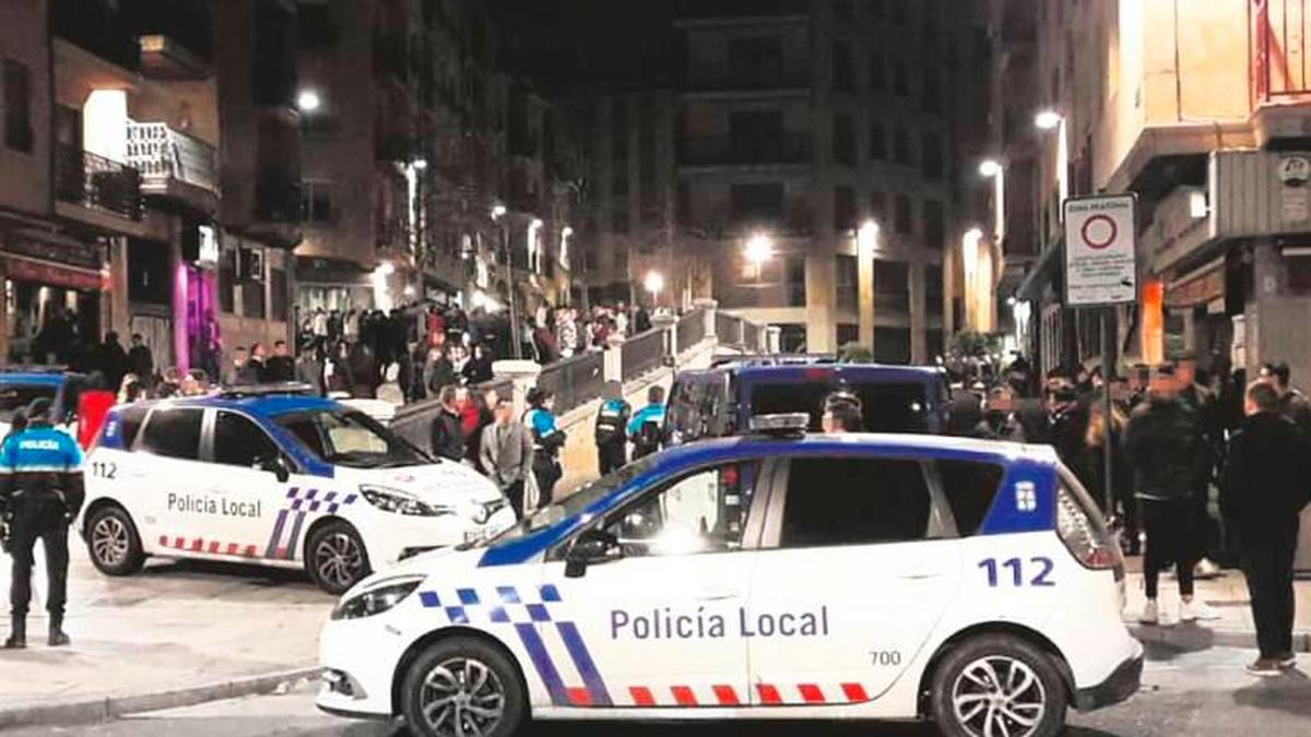 La Policía local en la calle Bermejeros en una imagen de archivo