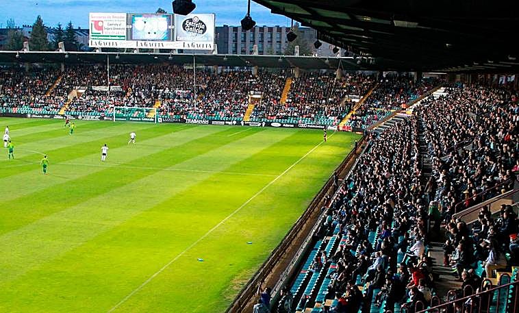 Aspecto del estadio Helmántico durante el último derbi