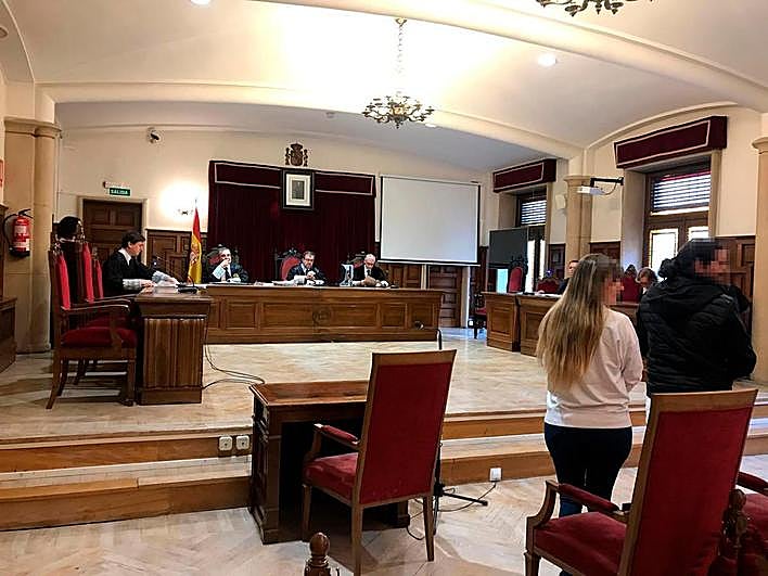 La pareja, durante el juicio celebrado en la Audiencia Provincial.