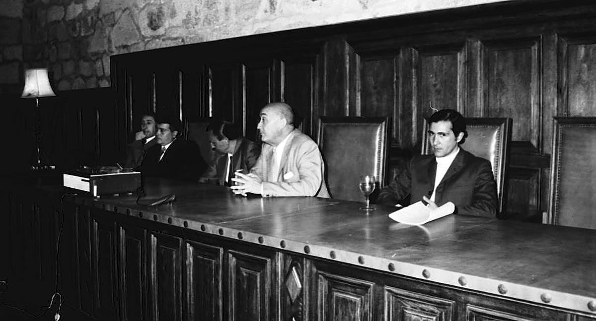 César Real de la Riva en un acto de inauguración de los Cursos de español en el año 1967.