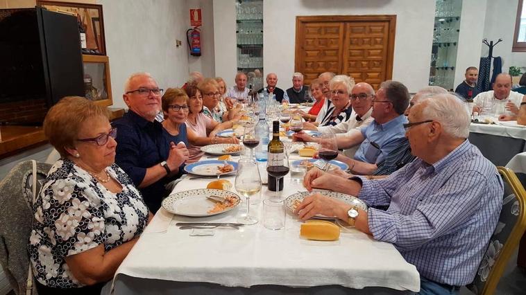 Celebración del cumpleaños del sacerdote D. Pedro Carrera Díaz.