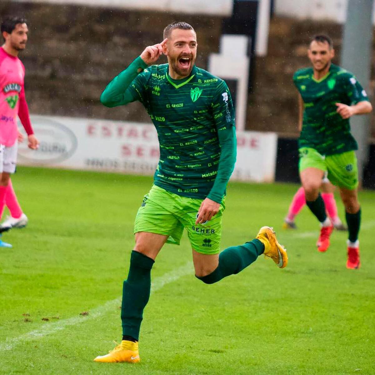 Sikorski celebra el gol del Guijuelo.