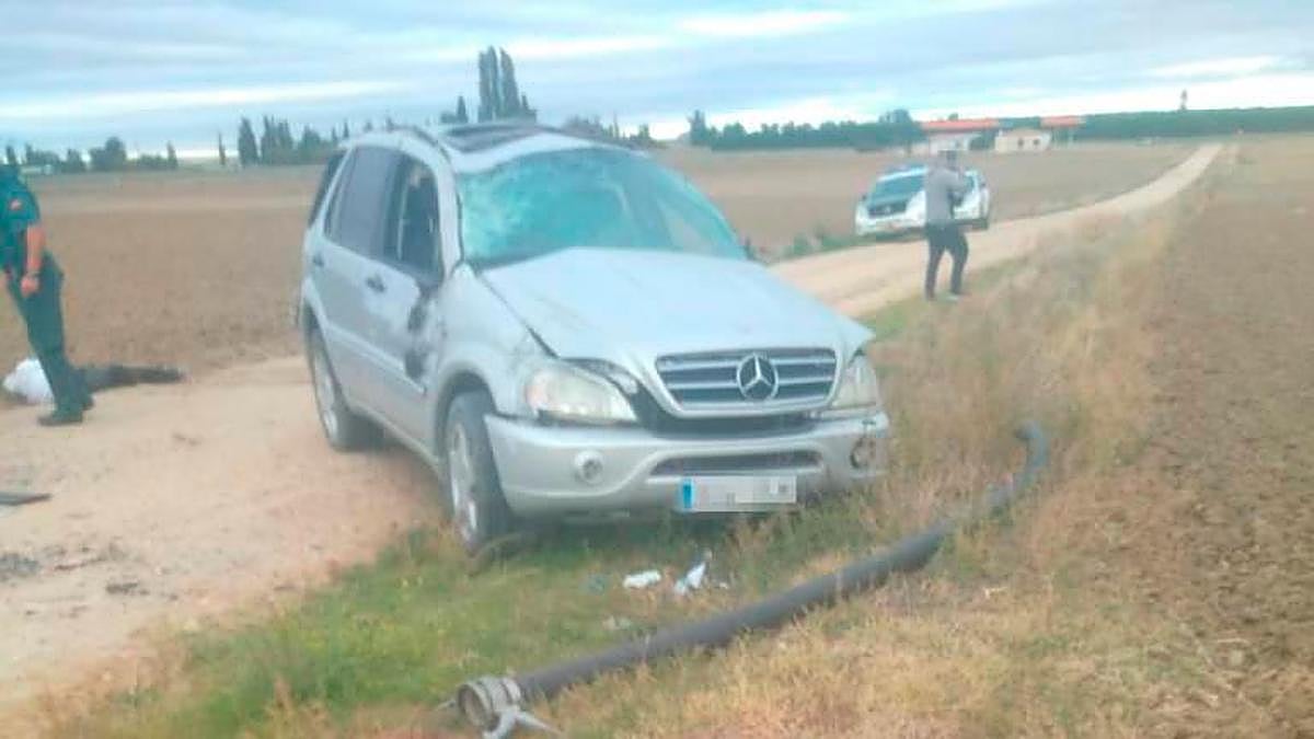Vehículo de los furtivos accidentado en Rágama.