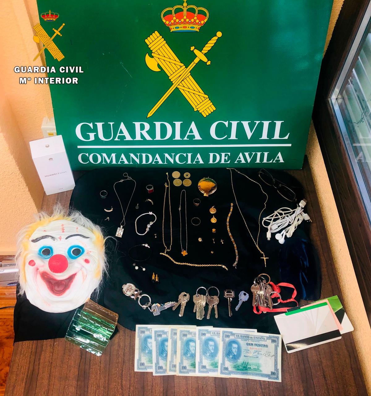 Efectos intervenidos por la Guardia Civil.