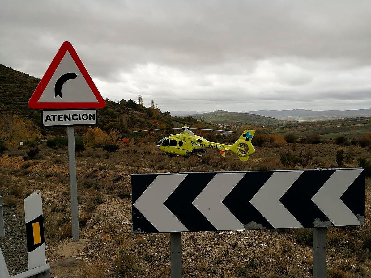 El helicóptero de emergencias sanitarias de Salamanca en el lugar.