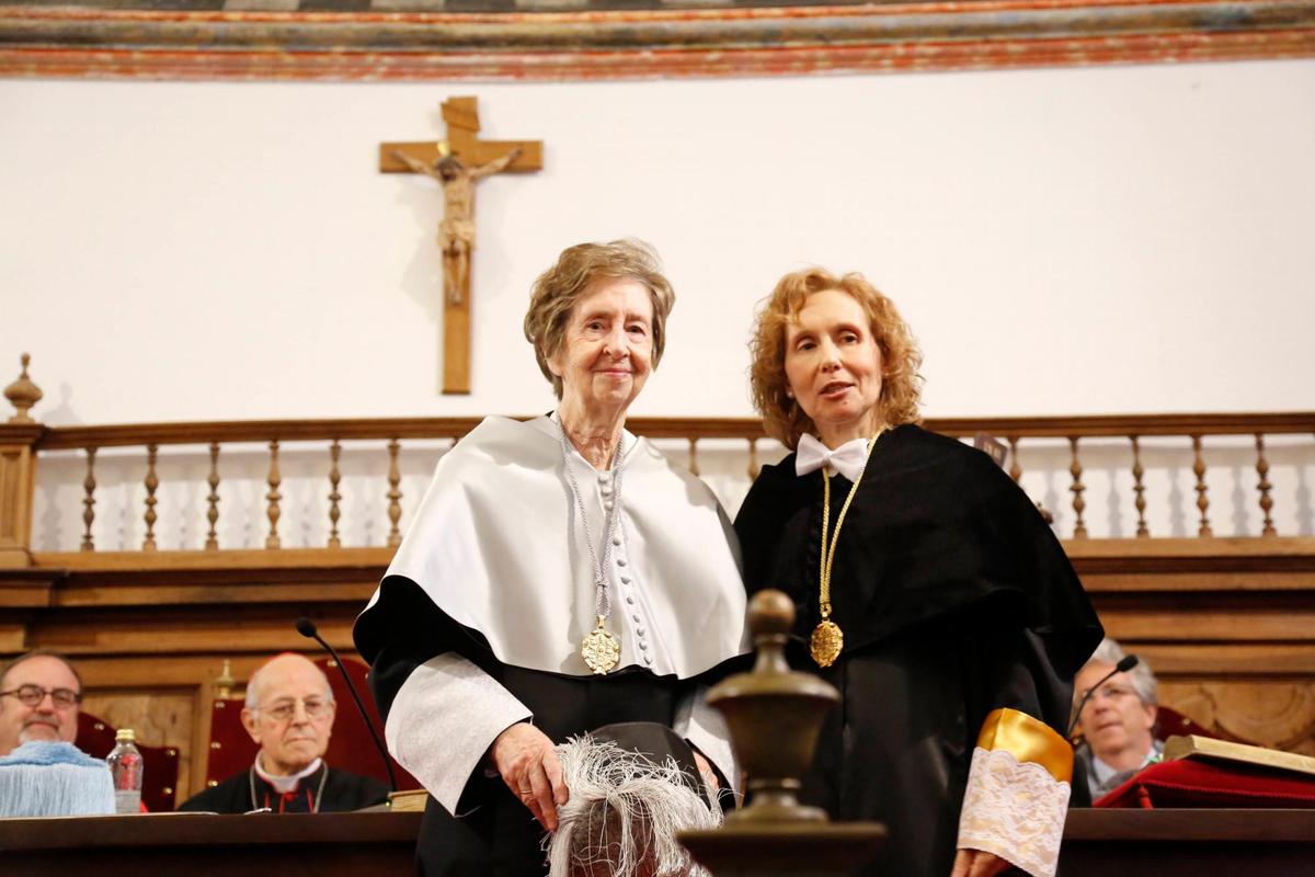 Margarita Salas (izquierda) en la Universidad Pontificia de salamanca