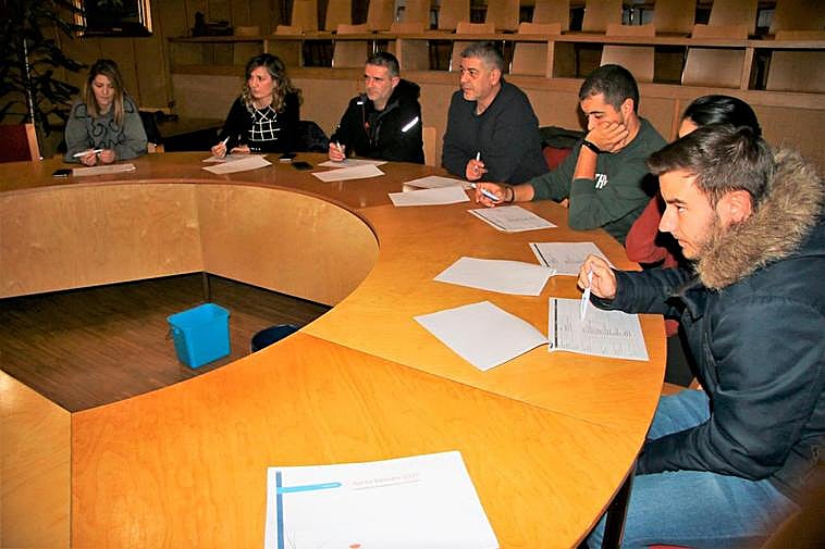 La reunión preparatoria de las fiestas, en el salón de plenos.