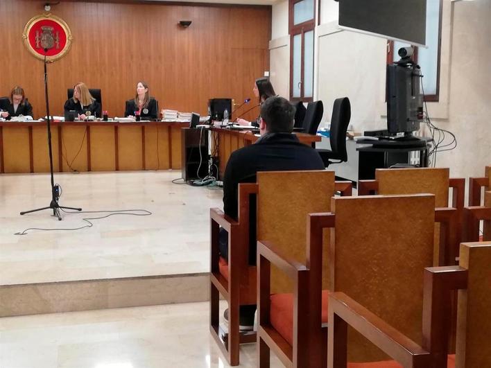 El acusado, durante el juicio.