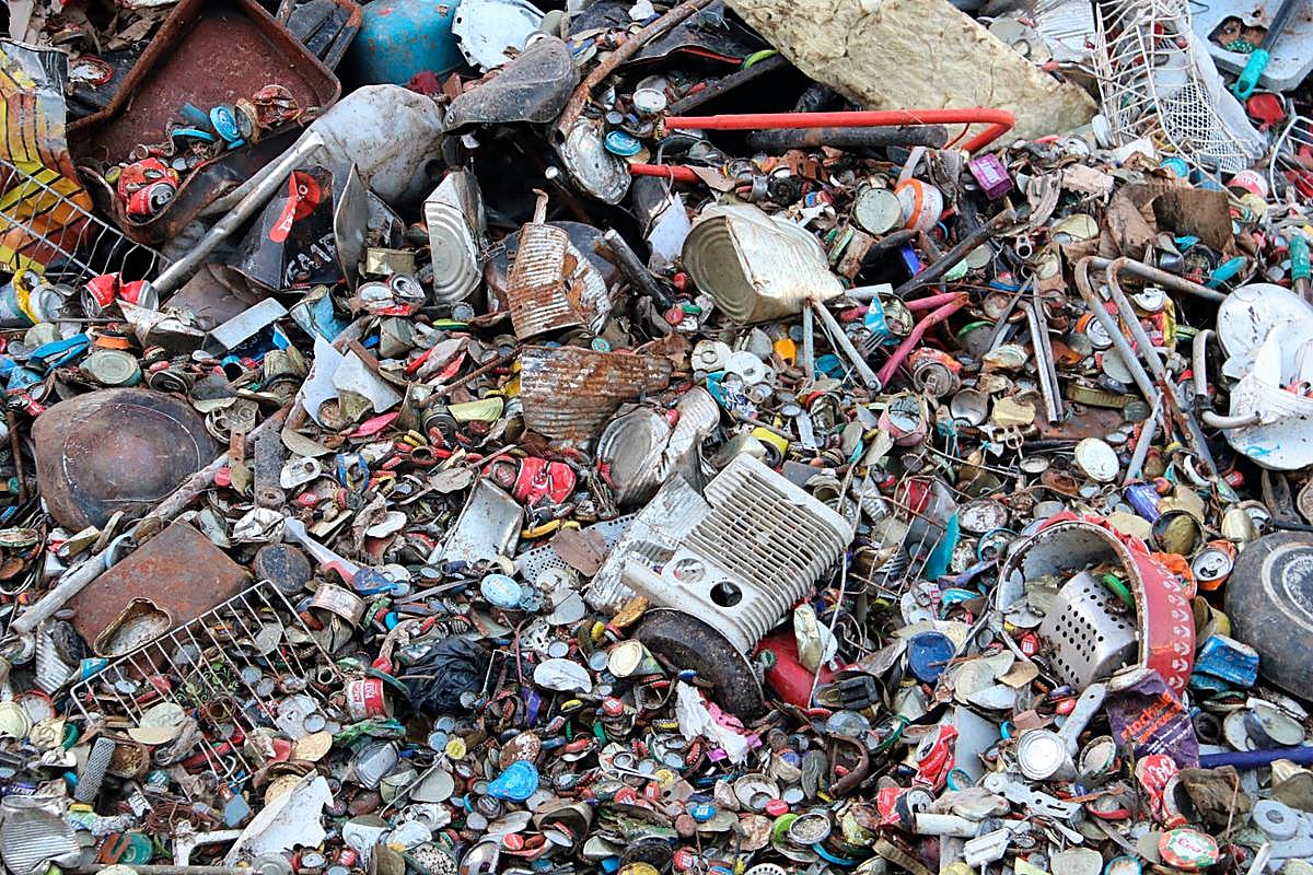 Los residuos se amontonan en los centros autorizados para su tratamiento y gestión acorde con la normativa medioambiental vigente.
