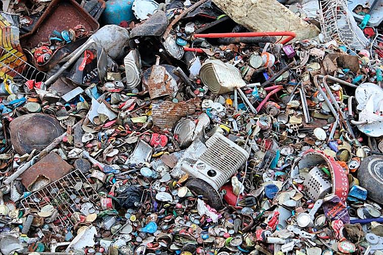 Los residuos se amontonan en los centros autorizados para su tratamiento y gestión acorde con la normativa medioambiental vigente.