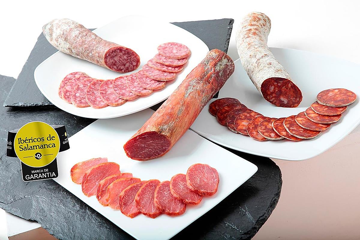 Embutidos de la M.G. Ibéricos de Salamanca y el logotipo que identifica estos productos.