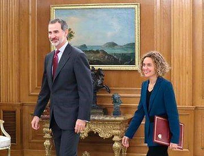 Felipe VI junto a Meritxell Batet.