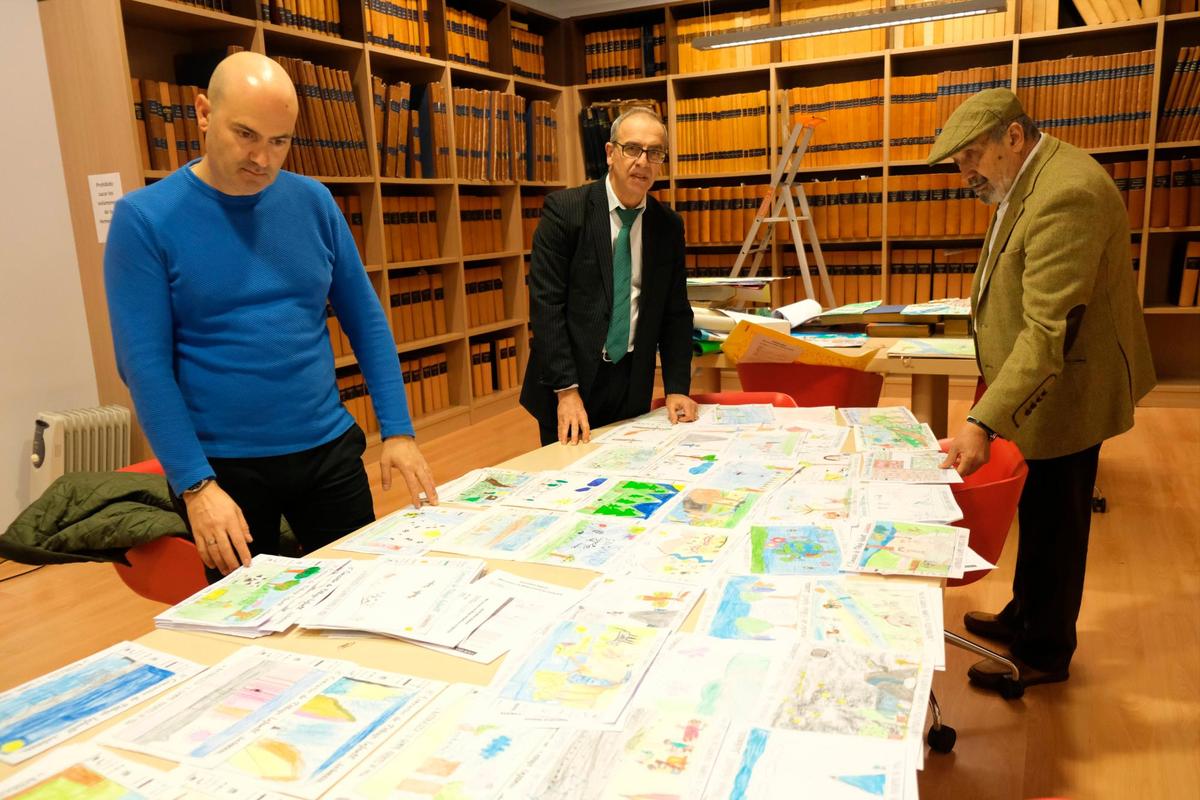 Miguel Fraile, Julián Ballestero y Amable Diego en la deliberación. | CUESTA