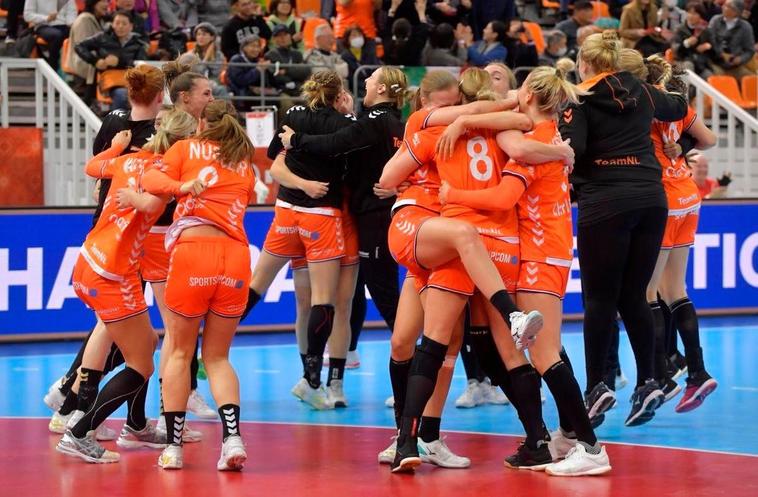 Las jugadoras holandesas celebran el triunfo al final del encuentro.