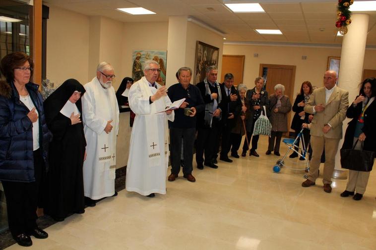 El sacerdote Miguel Pérez fue el encargado de bendecir las instalaciones renovadas desde la portería.