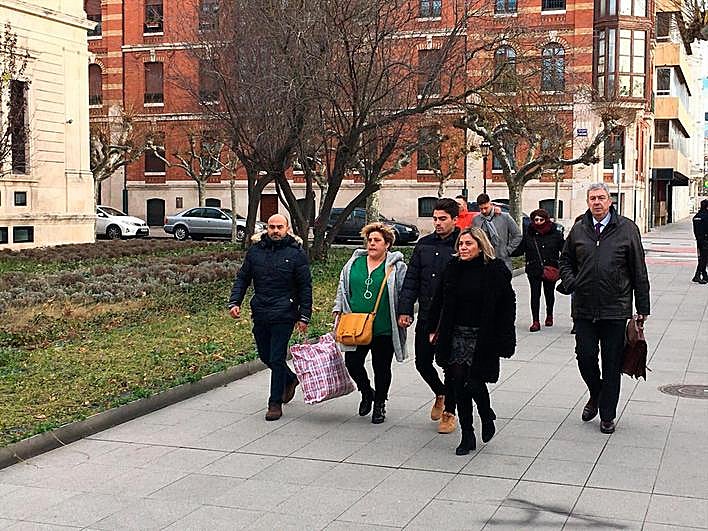 Los condenados por al ‘Caso Arandina’ llegan a los juzgados de Burgos.
