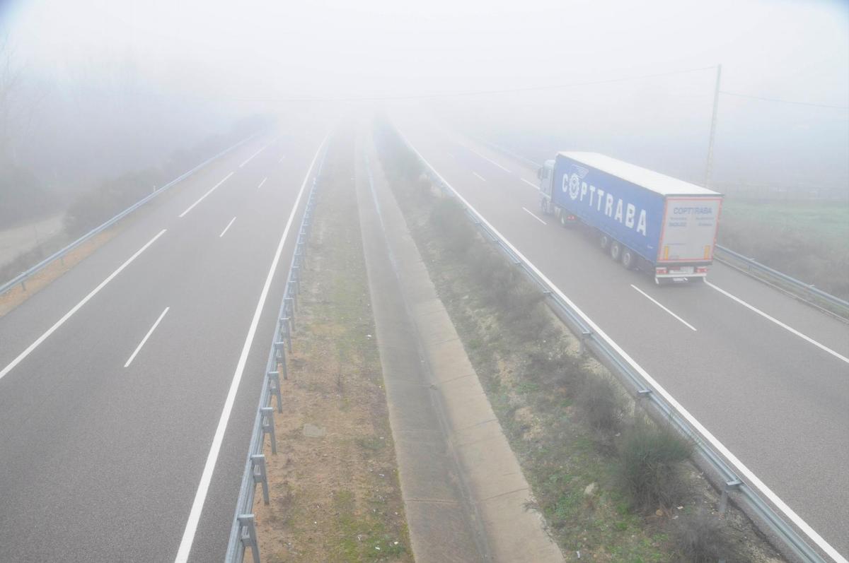 Niebla en la A-62 a su paso por Ciudad Rodrigo.