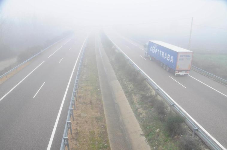 Niebla en la A-62 a su paso por Ciudad Rodrigo.