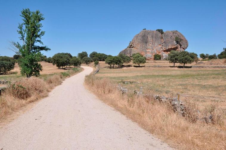 Peña Gorda, símbolo de La Peña, uno de los pueblos que ha pasado a tener menos de cien habitantes.