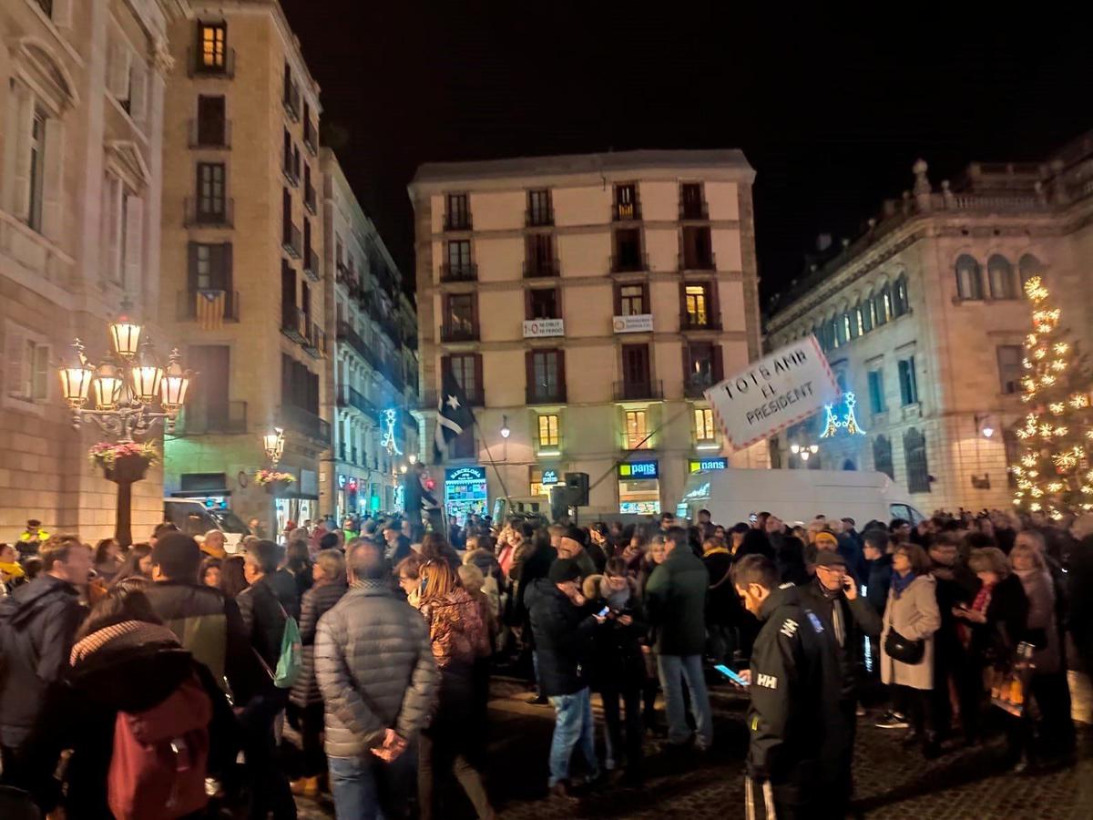 Concentración en la plaza de Sant Jaume de Barcelona.