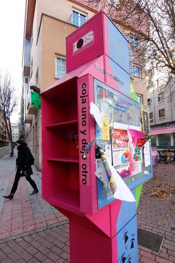 Imagen de la bibliocabina ubicada en el barrio del Oeste.