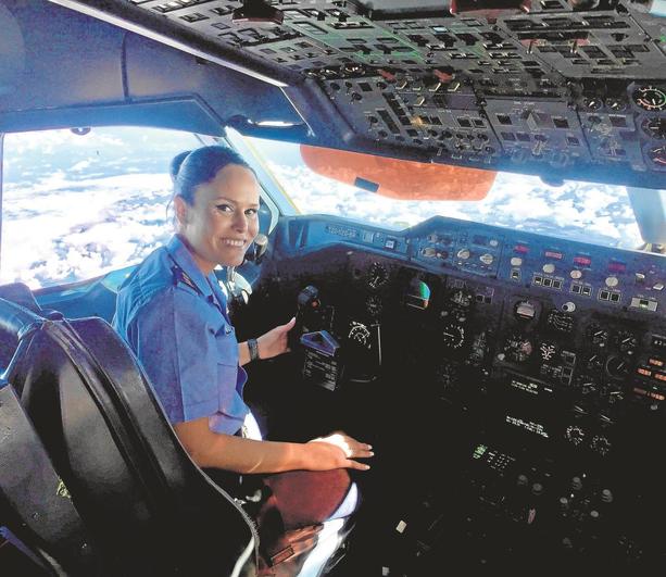 La piloto militar salmantina Lourdes Losa, a bordo del Airbus A-310 que usa Casa Real y el Gobierno.