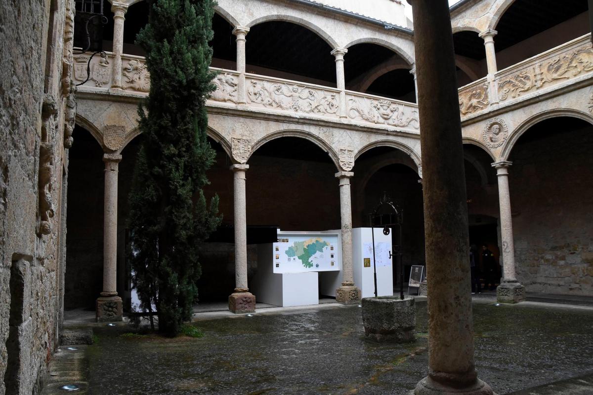 Patio principal del histórico edificio del palacio de los Águila de Ciudad Rodrigo que gestiona la Fundación.