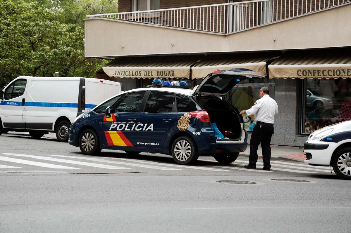 Dotación de la Policía Nacional de la avenida de los Comuneros.