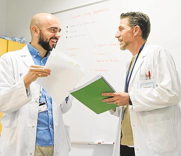 Álvaro Muñoz -responsable de la Unidad de Calidad del Hospital- y Javier Rubio, supervisor de Enfermería de la Unidad de Calidad.