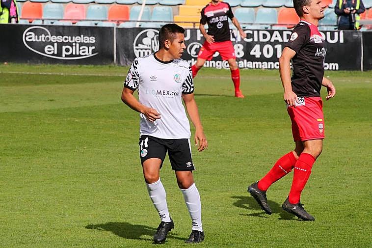Néstor Calderón en un partido en el Helmántico.
