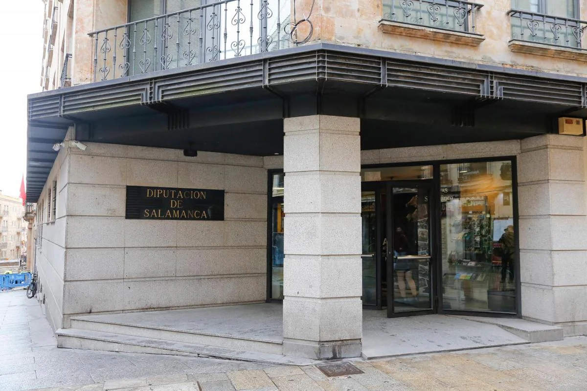 Oficina de la Diputación de Salamanca en la Rúa Mayor.