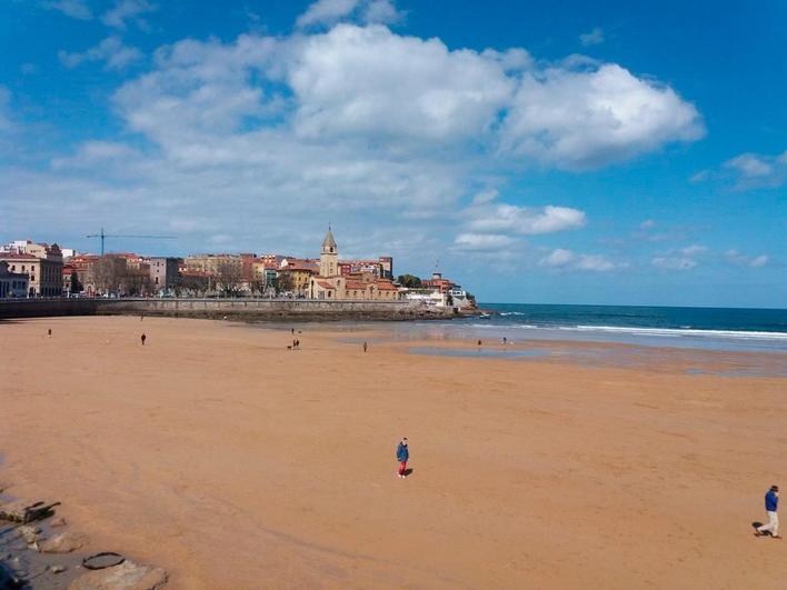 Playa de San Lorenzo de Gijón.