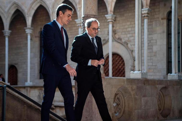 Pedro Sánchez y Quim Torra en su llegada al Palau de la Generalitat.