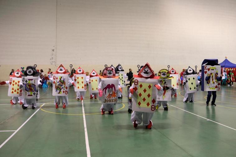 Disfraces en el pabellón de la localidad en los Carnavales de 2019.