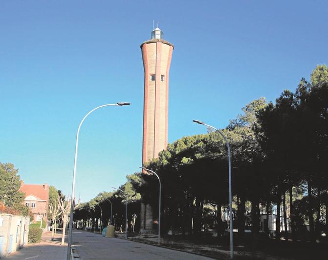 La torre de los depósitos de agua ubicados en Los Cisnes.