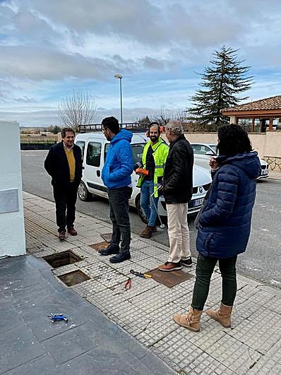 Un técnico especializado recorre estos días el municipio con la máquina de ultrasonidos.