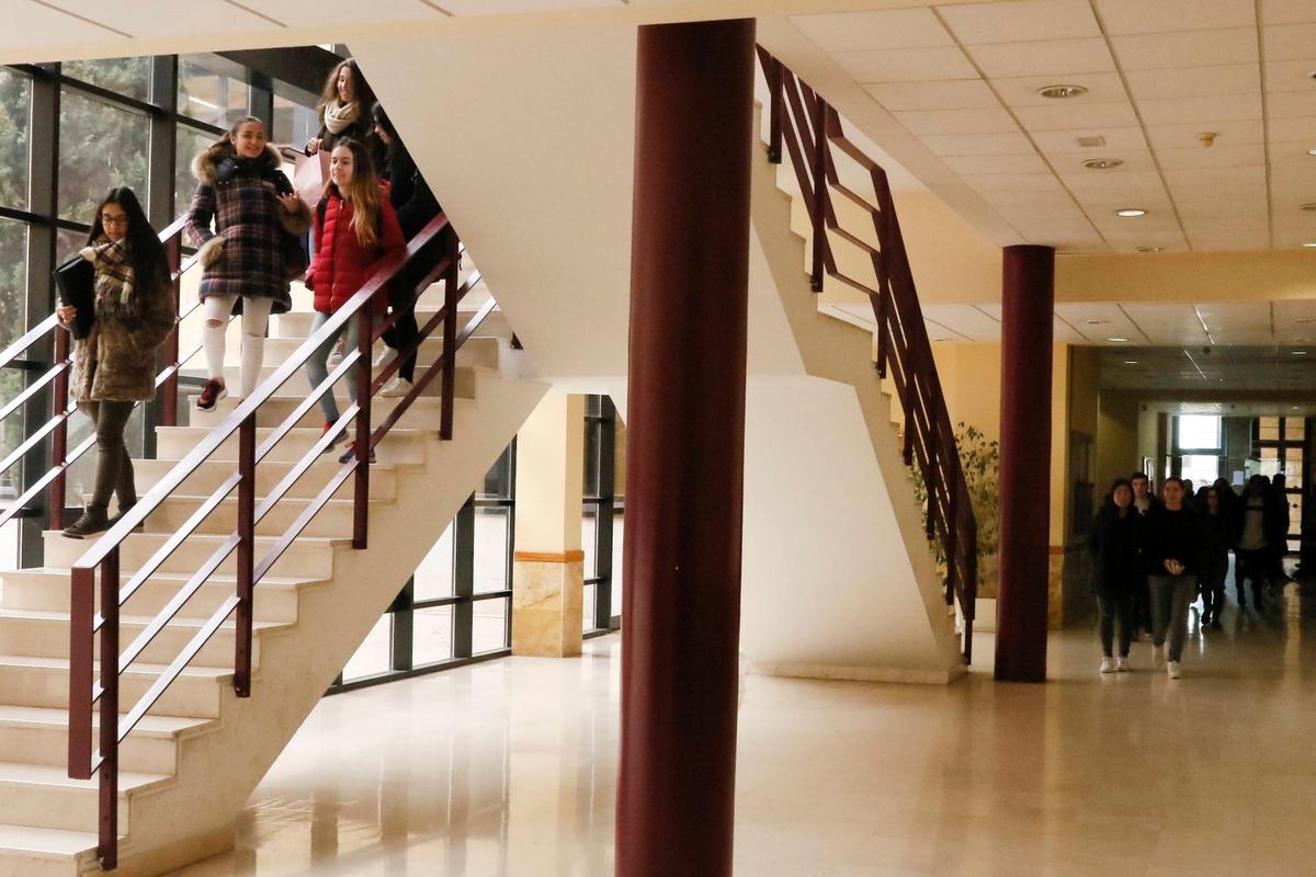 Estudiantes en una de las facultades de la Universidad de Salamanca.