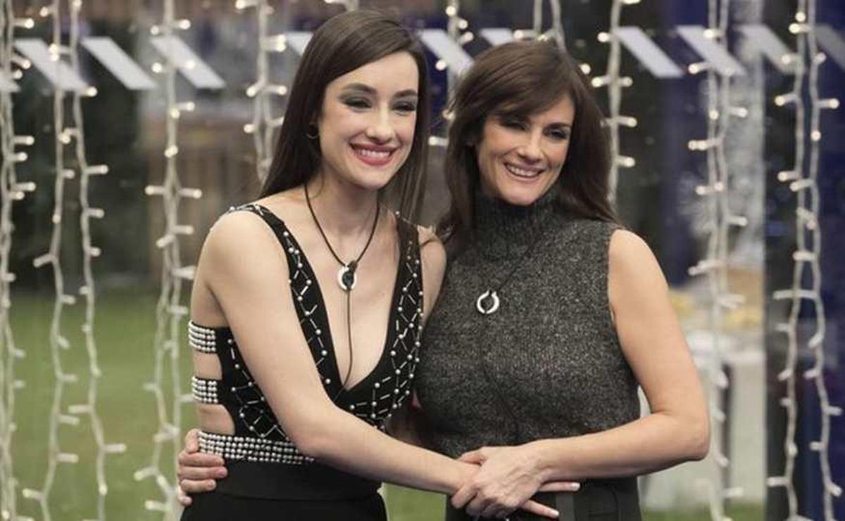 'Supervivientes': Elena, la madre de Adara, se rompe al conocer la salida de Hugo