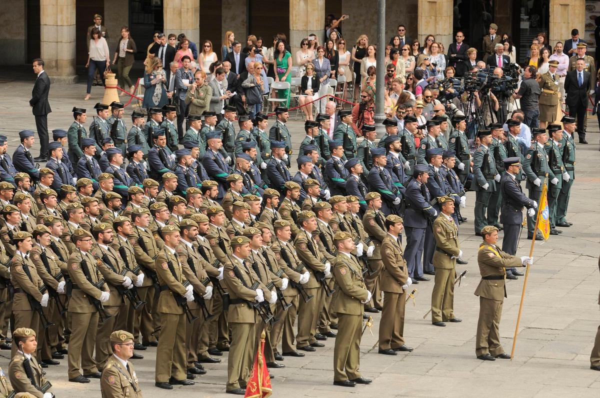 Regimiento de Ingenieros número 11 del Ejército de Tierra en la Plaza Mayor de Salamanca.