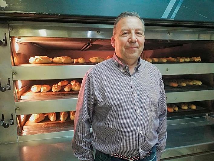 Martín Manuel Díez García, panadero de Cabrerizos, que reparte también en Aldearrubia y San Morales.