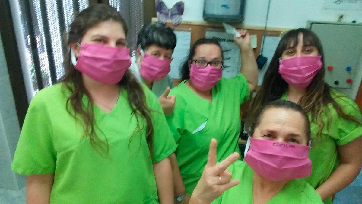 Parte de las trabajadoras de la residencia municipal de Agallas.